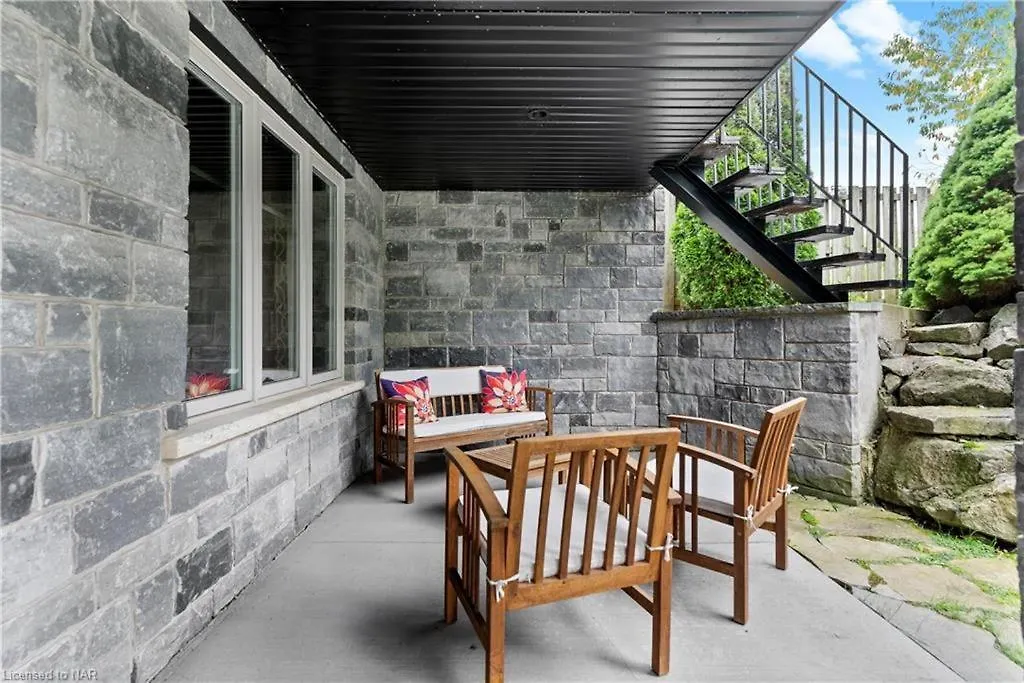 Niagara Creekside B&B - Waterfront Suite